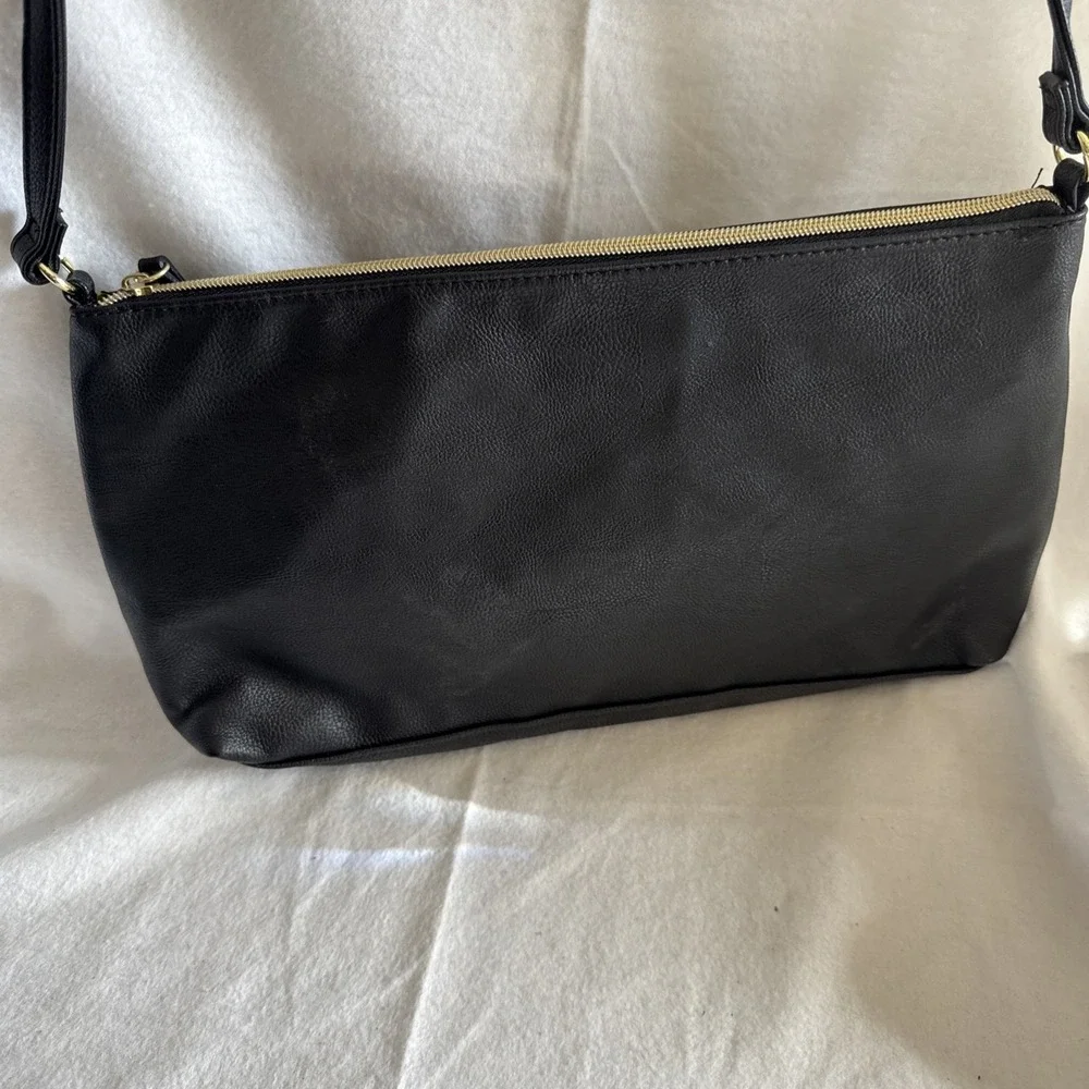 Betsy Johnson Black Pebbled Leather Handbag Bag Purse Floral Lined‎ 14x8